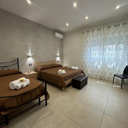 Casa Vacanze La Perla Rara Taranto Eksteriør billede