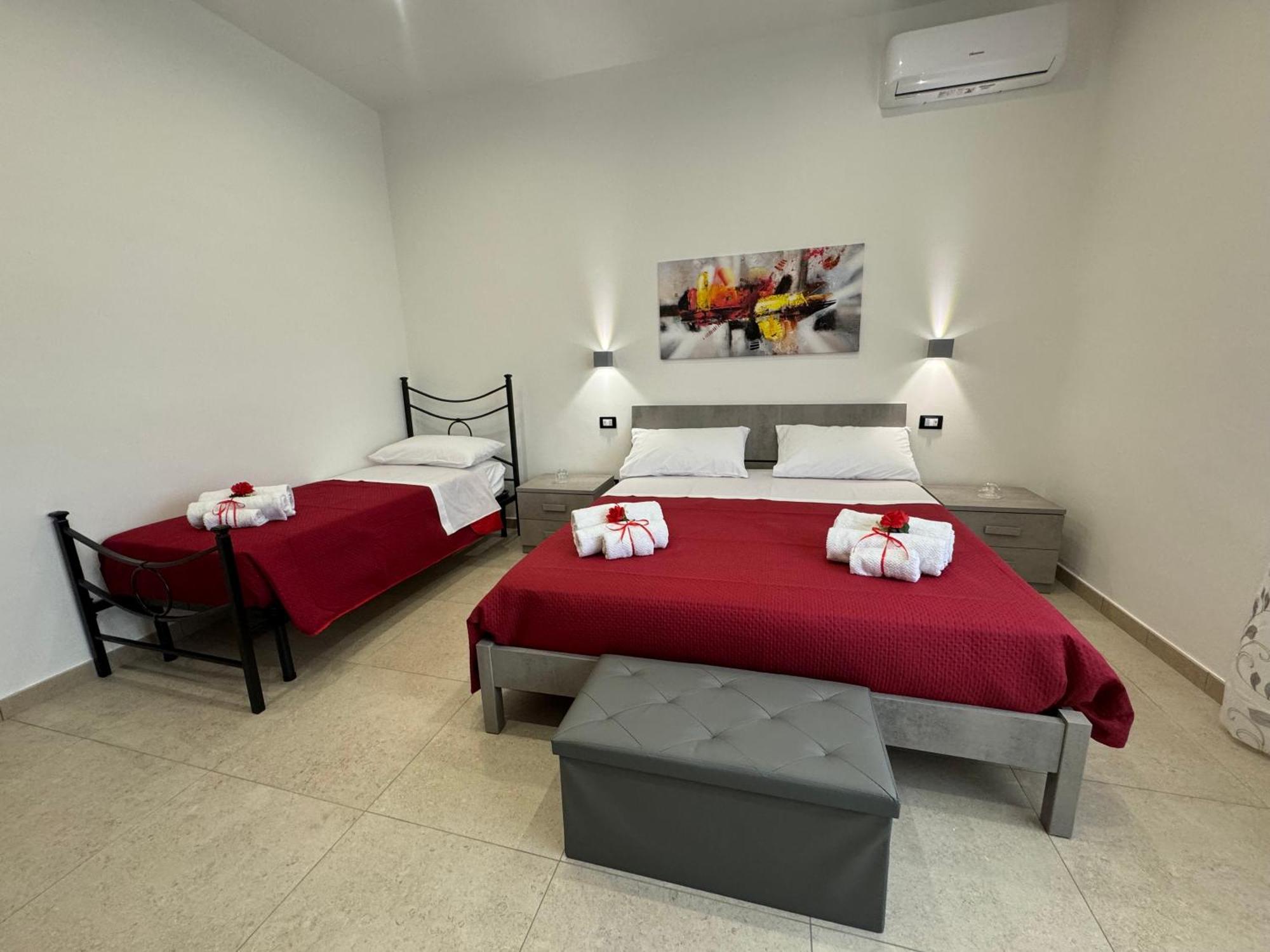 Casa Vacanze La Perla Rara Taranto Eksteriør billede
